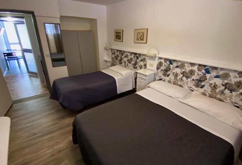 اتاق استاندارد سه نفره, Residence Al Lago