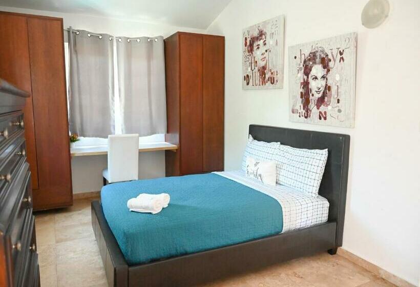 سوییت لوکس, Manati World Point Inn