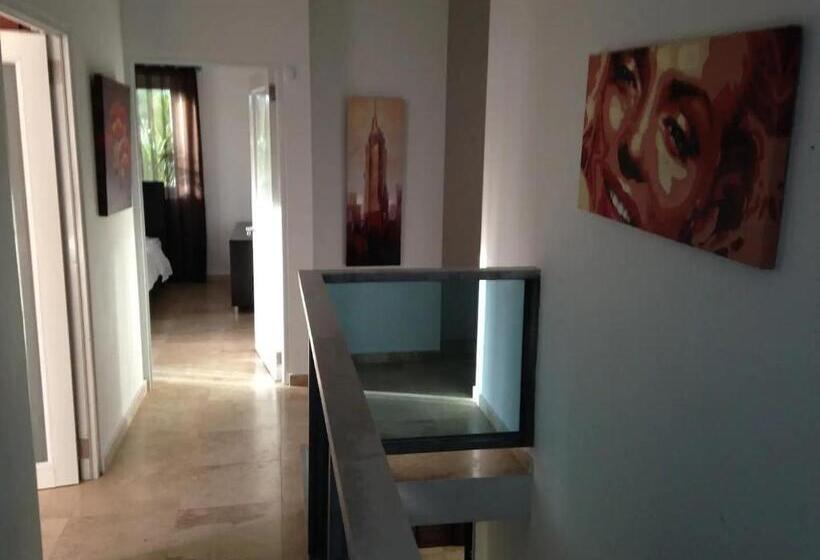 سوییت لوکس, Manati World Point Inn