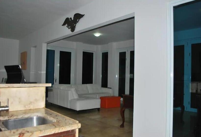 سوییت لوکس, Manati World Point Inn