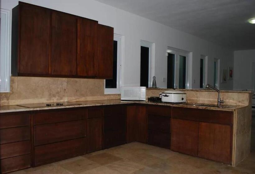 اتاق لوکس, Manati World Point Inn