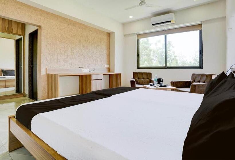 Трехместный Номер Классика, Ramdevgarh Resort Ghuma
