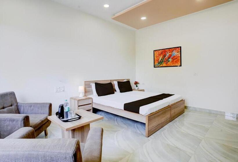 Трехместный Номер Классика, Ramdevgarh Resort Ghuma