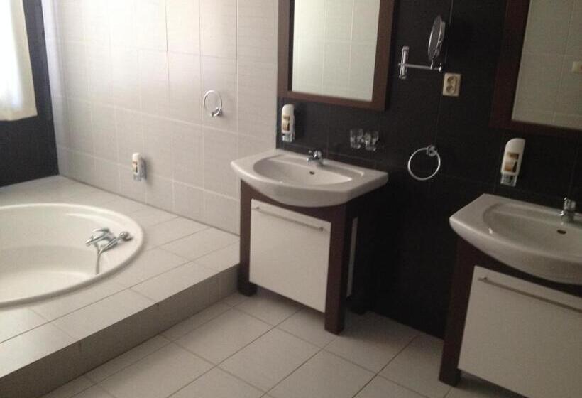 스위트, Garni Hotel Cosmopolitan