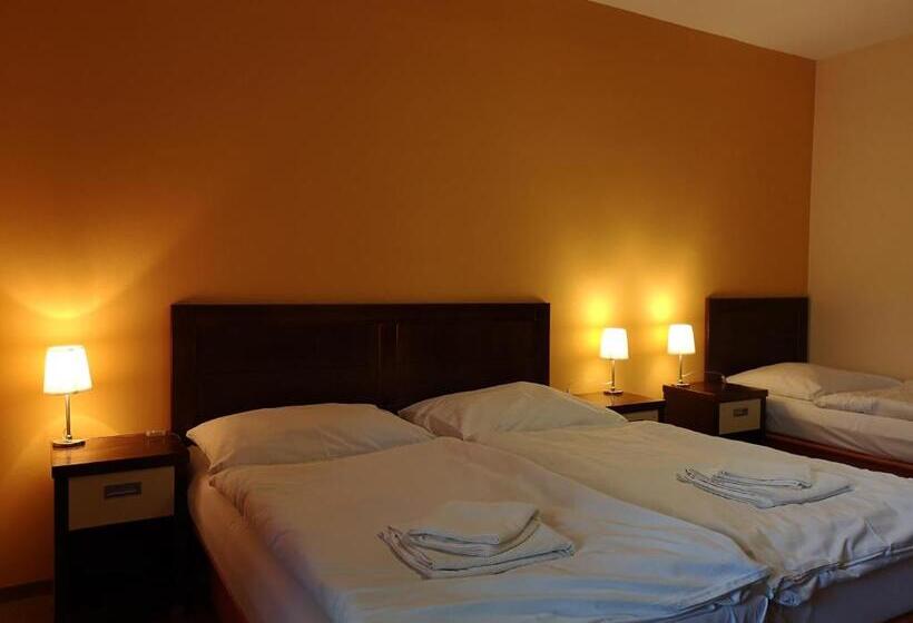 스탠다드 트리플 룸, Garni Hotel Cosmopolitan