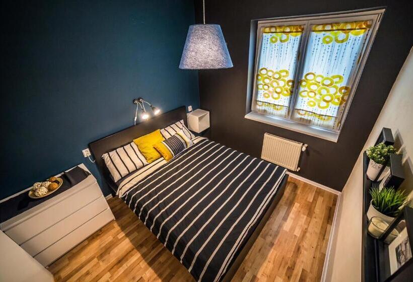 اتاق استاندارد, Nitra Glycerin Hostel