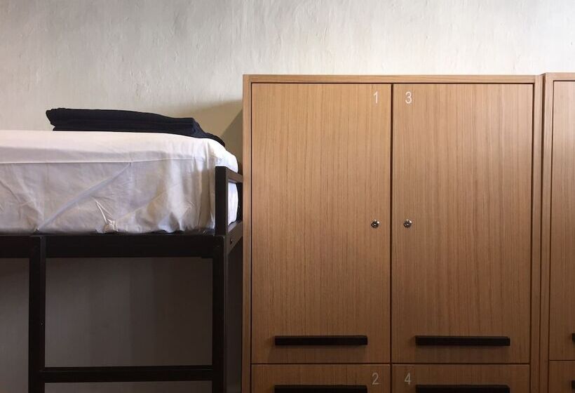 ルームシェアのワンベッド, The 80 S Guesthouse   Hostel