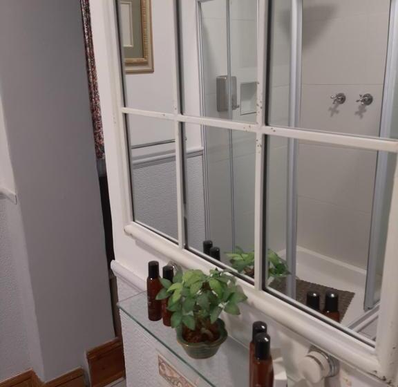 Номер Стандарт, Annies House