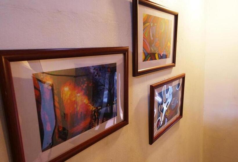 استودیوی لوکس, Boutique Guest House