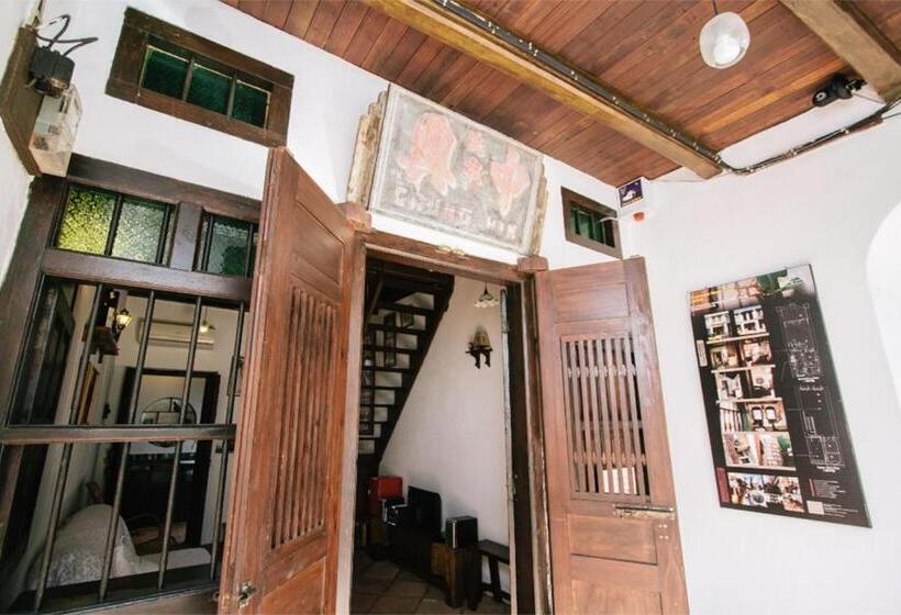 استودیوی لوکس, Boutique Guest House