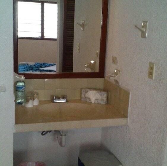 اتاق استاندارد, Safari Inn