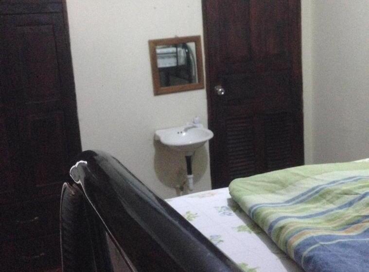 تختخواب در اتاق مشترک, Hostal Brisas Y Olas