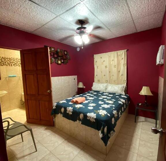 Номер Стандарт, Windmill Hostal