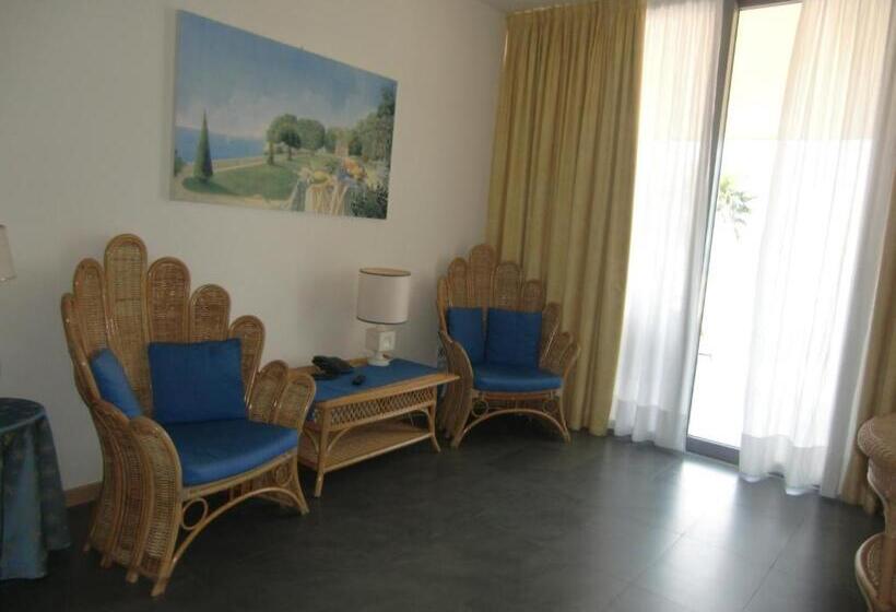 Полулюкс Вид на Озеро, Beach Hotel Du Lac Malcesine