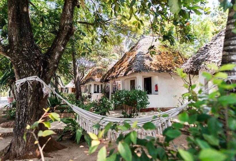 اتاق استاندارد سه تخته با چشم‌انداز باغ, Pili Pili Beach Bungalows