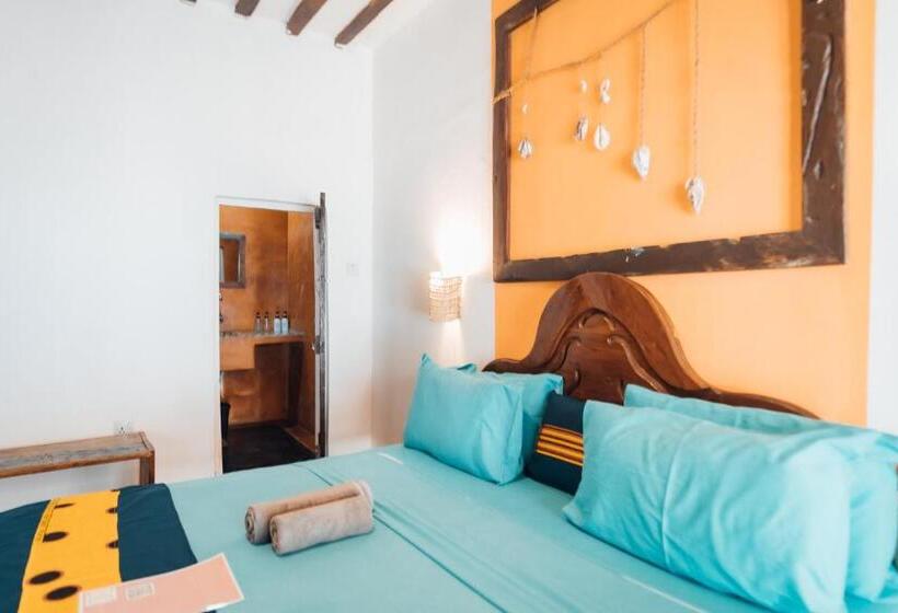 Economy Triple Room, Pili Pili Beach Bungalows