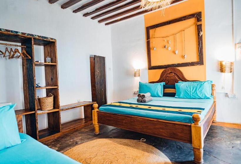 Economy Triple Room, Pili Pili Beach Bungalows