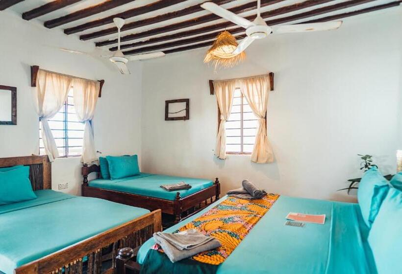 اتاق استاندارد چهارنفره با چشم‌انداز باغ, Pili Pili Beach Bungalows