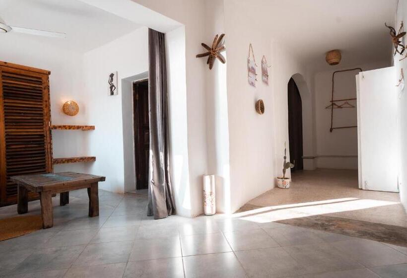 اتاق لوکس خانوادگی, Pili Pili Beach Bungalows