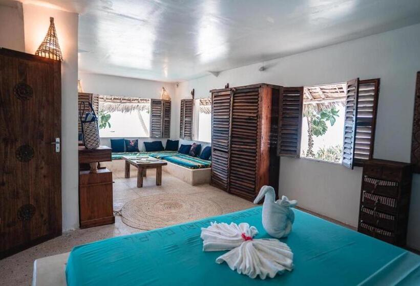 3 Bedroom Suite, Pili Pili Beach Bungalows