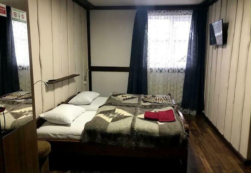 三人经典房间, Fayniy Motel