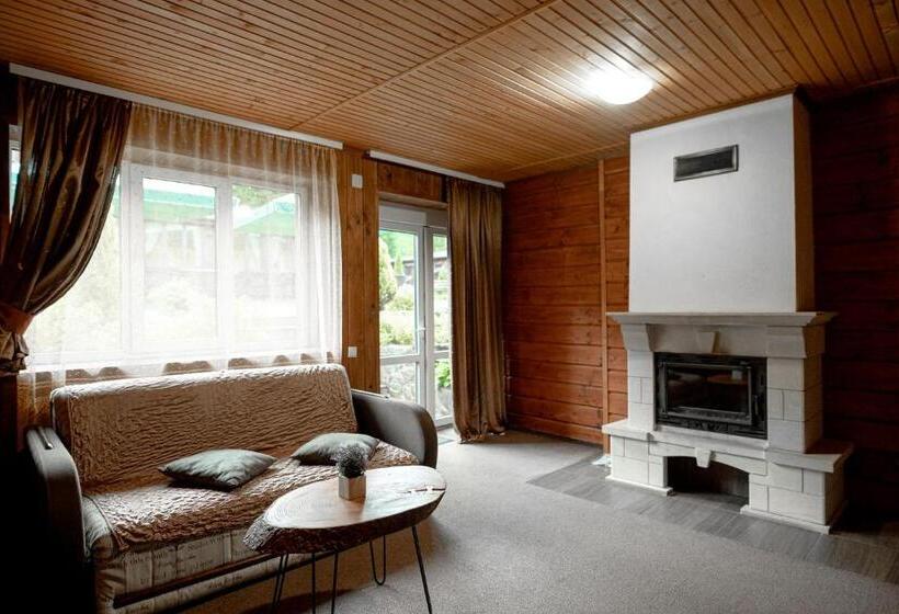 سوییت با چشم‌انداز کوه, Chalet Filvarok