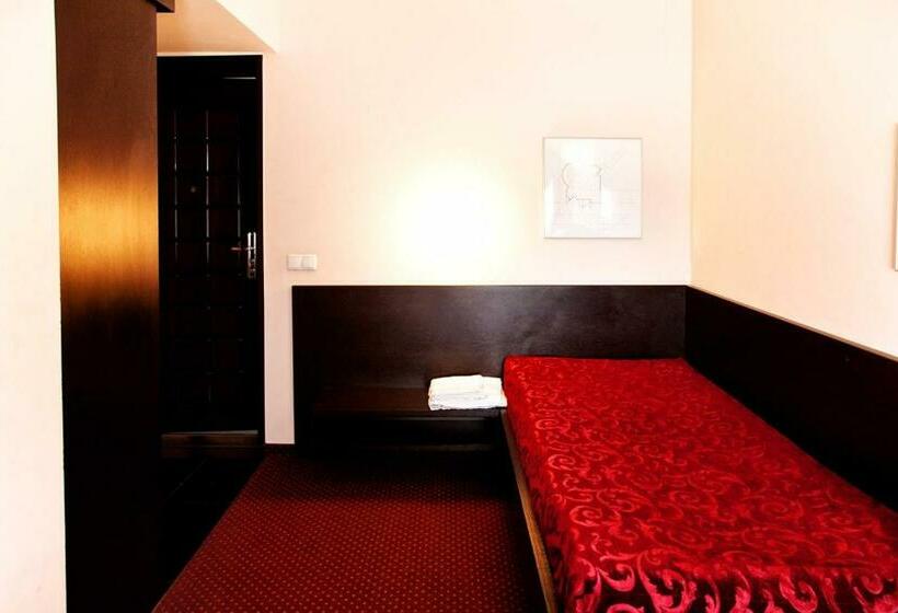 اتاق استاندارد یک نفره, Motelchuk