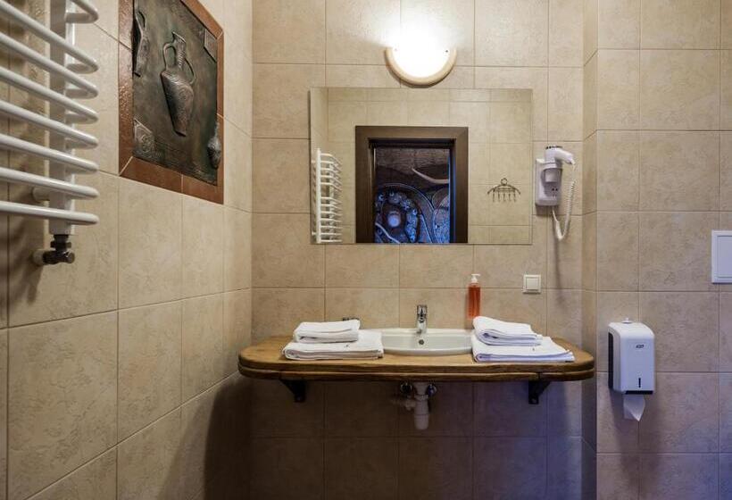 סוויטת ג'וניור, Stara Pravda Hotel   History