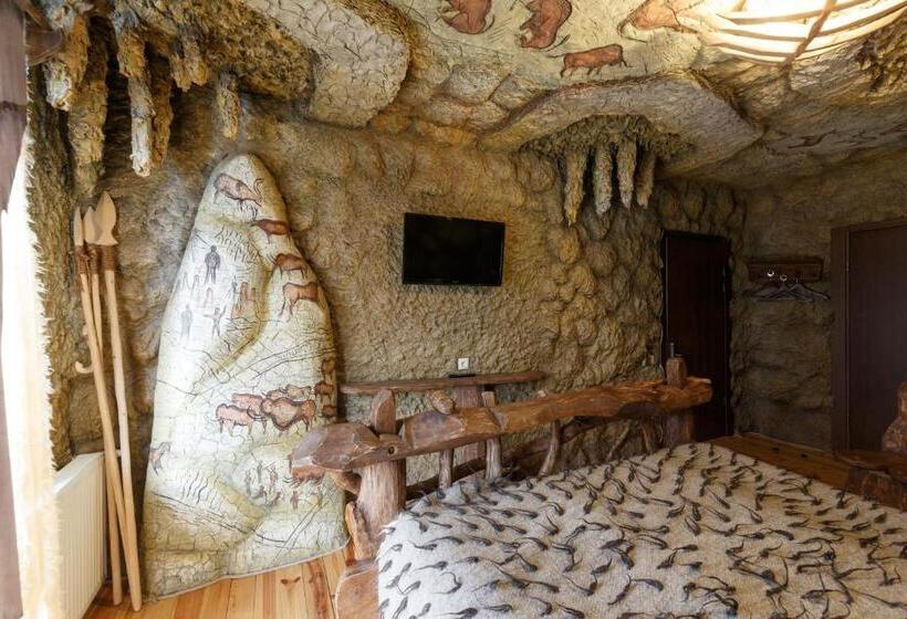 סוויטת ג'וניור, Stara Pravda Hotel   History