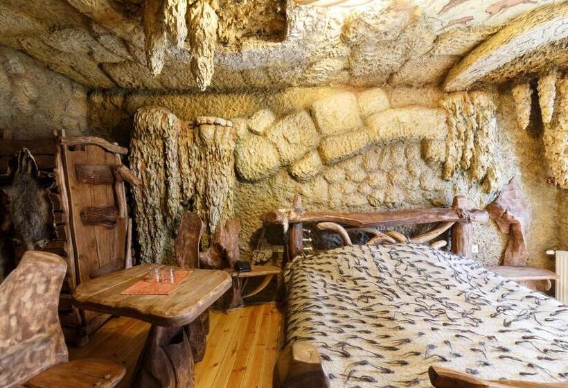 סוויטת ג'וניור, Stara Pravda Hotel   History