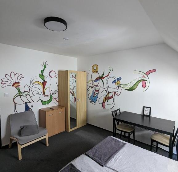 컴포트 룸, Hostel John Galt
