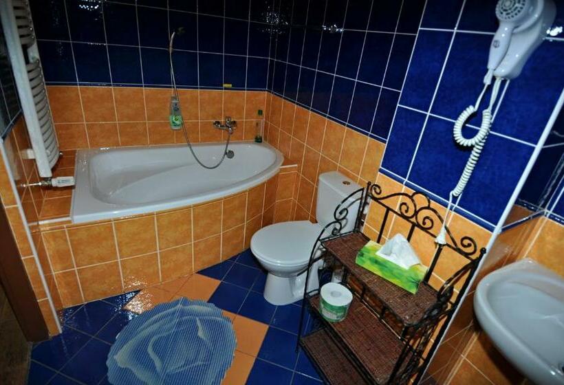 Номер Стандарт, Na Hradbách