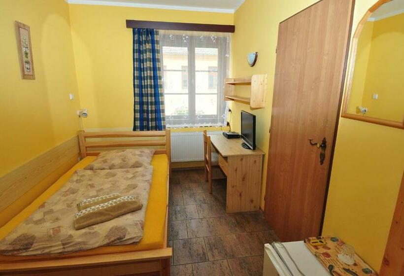 Номер Стандарт, Na Hradbách