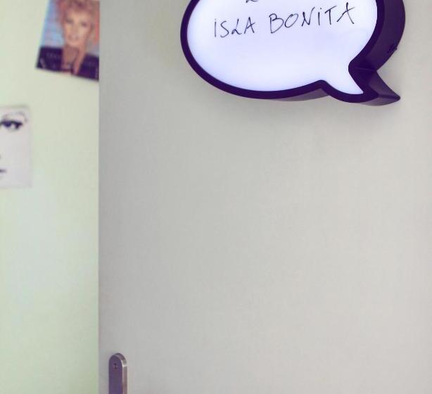 חדר סטנדרט לשלושה עם חדר אמבטיה משוף, Ruta 80 Hostel
