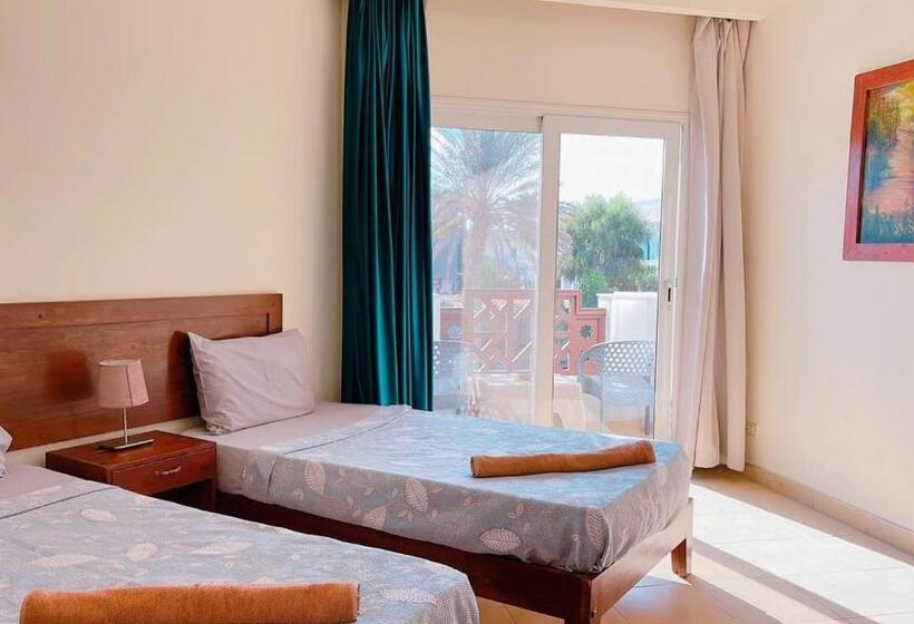 اتاق استاندارد با چشم‌انداز استخر, Club Red Dahab Motel