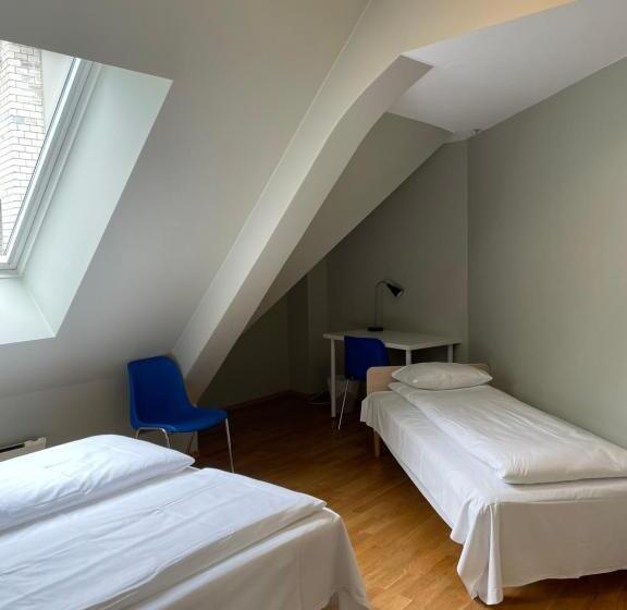 标准三人间共用浴室, City Hostel Bergen