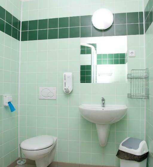 Standard Szoba, Emeran