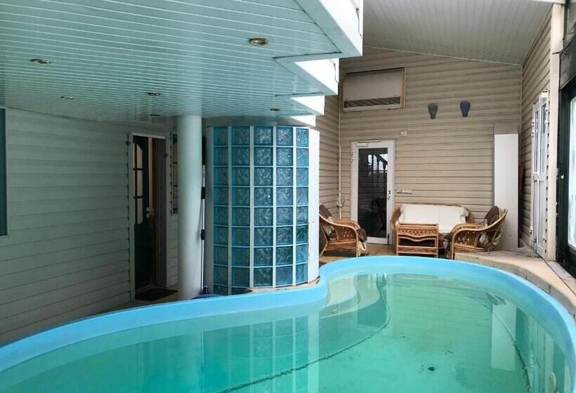 سوییت, Guest House Krista