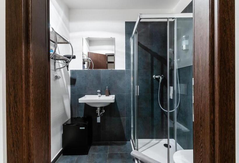 شقة غرفتين, Vv Hotel & Apartments