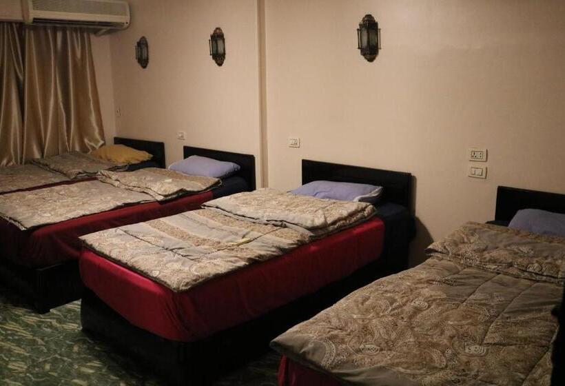 تختخواب در اتاق مشترک, Wake Up! Cairo Hostel