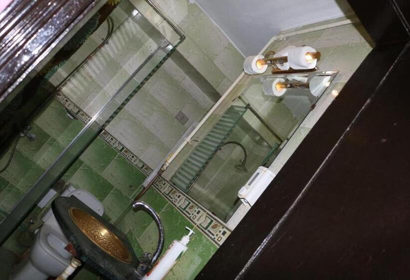 اتاق خانوادگی با سرویس بهداشتی مشترک, Wake Up! Cairo Hostel