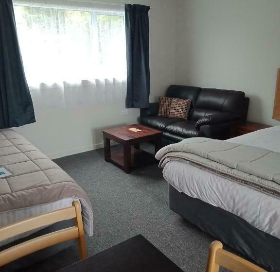 스탠다드 스튜디오, Bayfield Motel And Apartment