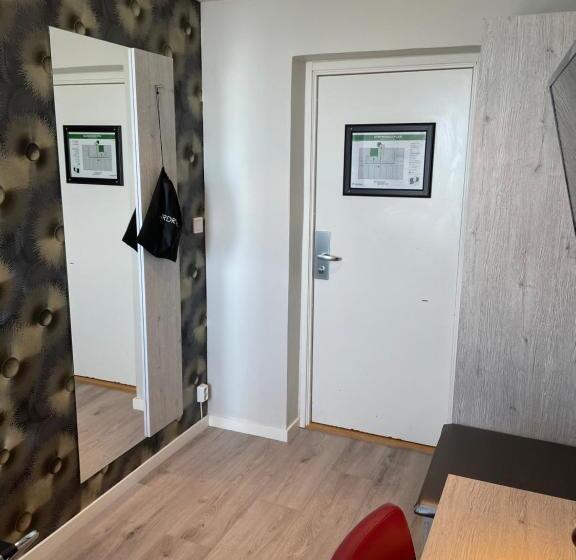 اتاق پایه با سرویس بهداشتی مشترک, Dream  Luxury Hostel