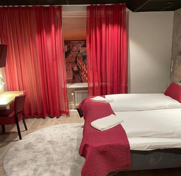 اتاق اکونومی با حمام مشترک, Dream  Luxury Hostel
