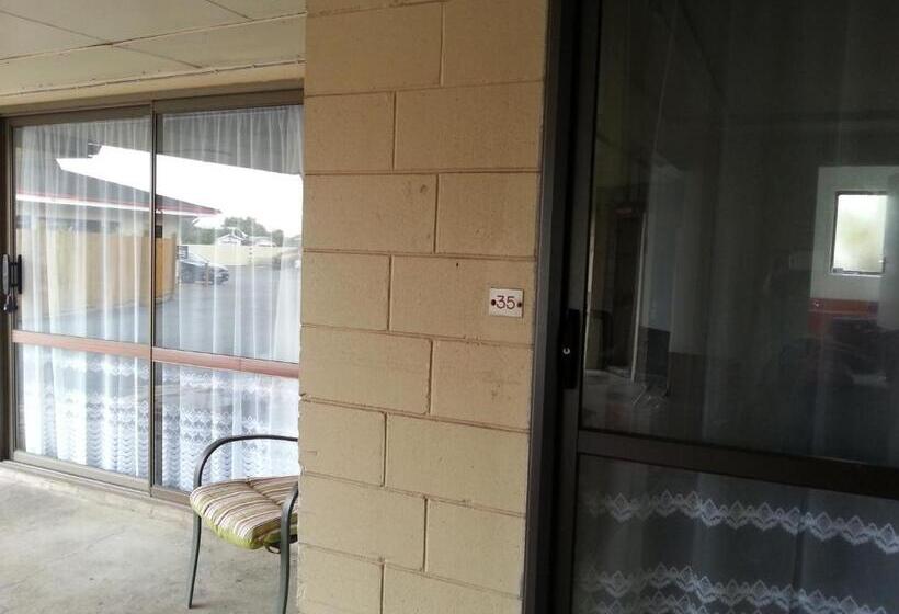 חדר משפחתי דלוקס, Orana Motor Inn & Restaurant