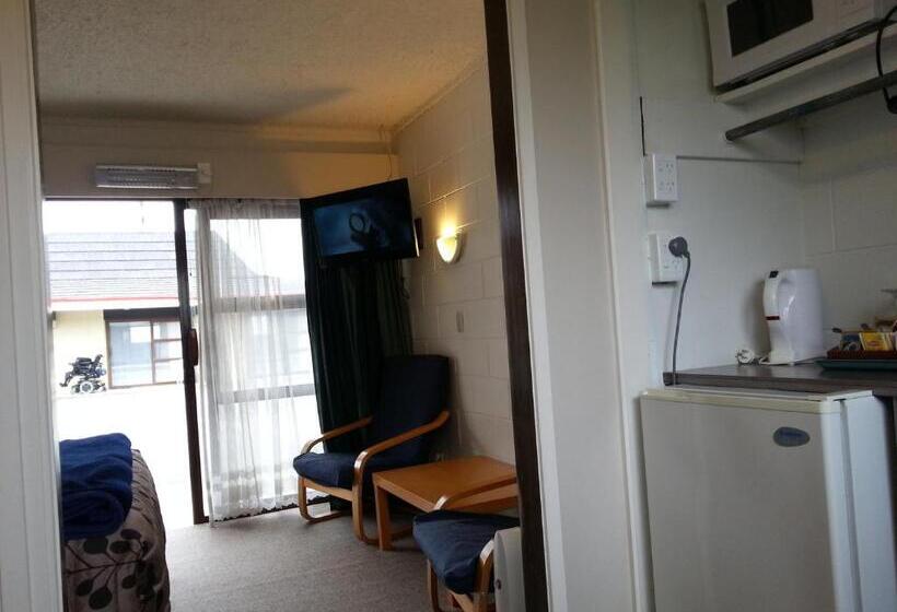 חדר סטנדרט מותאם לאדם עם מוגבלויות, Orana Motor Inn & Restaurant