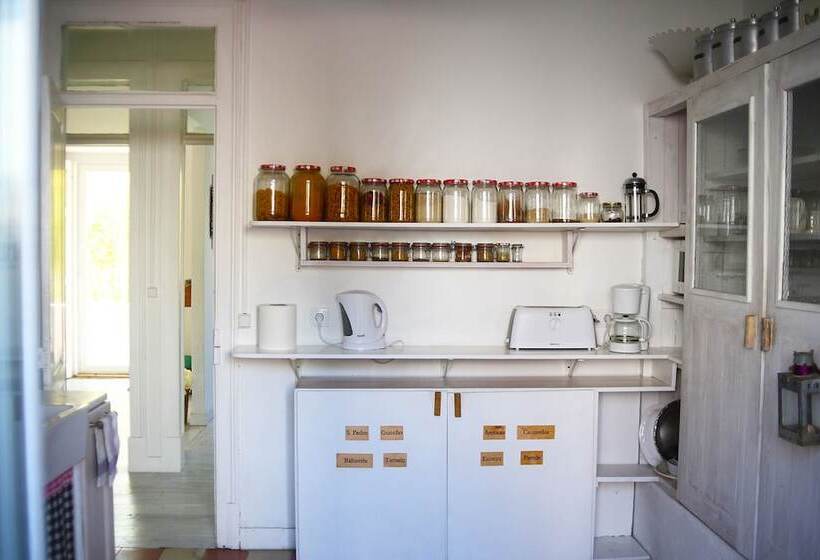 חדר משפחתי חדר אמבטיה משותף, Aloha Beach House H