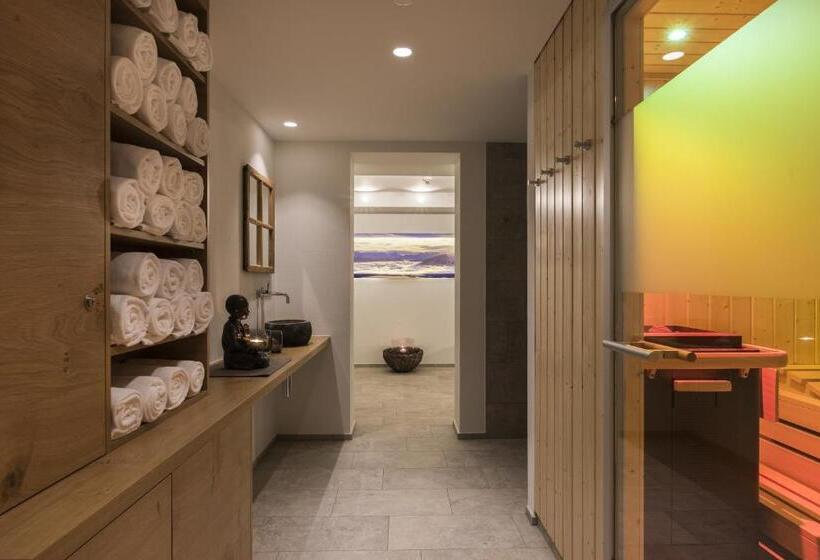 سوییت جونیور, Berghotel Tgantieni