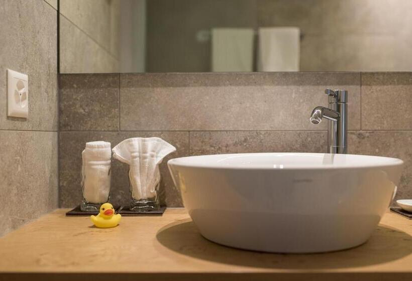 سوییت جونیور, Berghotel Tgantieni