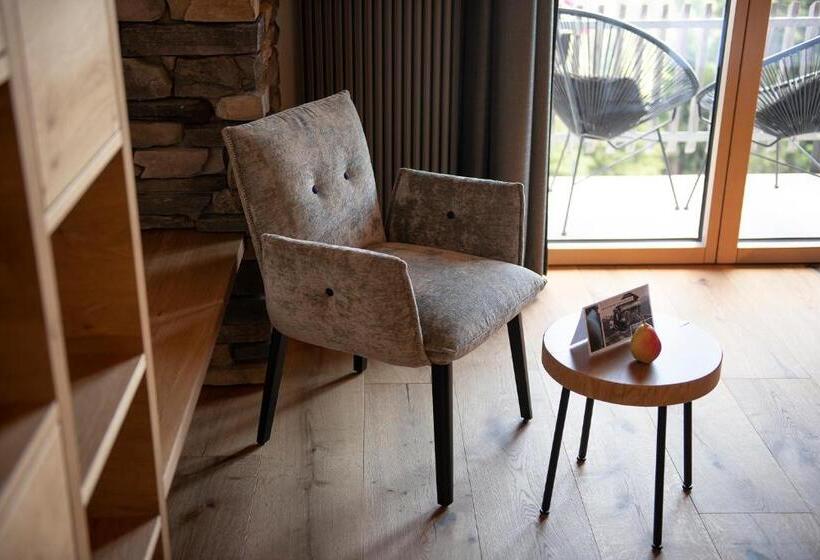 سوییت جونیور, Berghotel Tgantieni